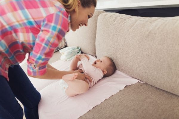 赤ちゃんをおひなまきで寝かしつけ｜効果や巻き方、いつまで使える？ おやこえいごびより