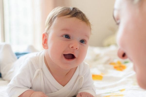 赤ちゃんの英語教育いつから始める ０歳英語の進め方 効果 注意点 おやこえいごびより